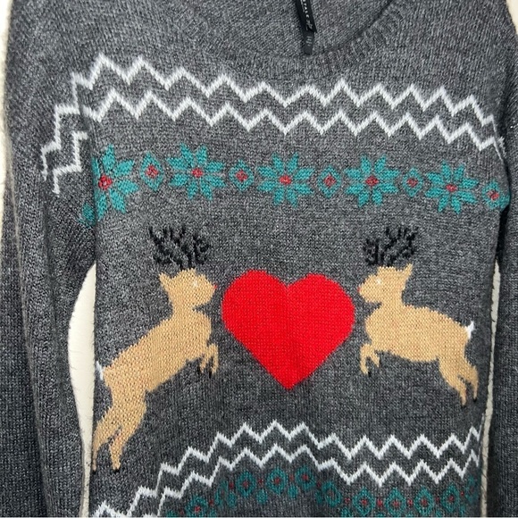 Aeropostale Gray Reindeer Heart Sweater Size Medium - Picture 7 of 7